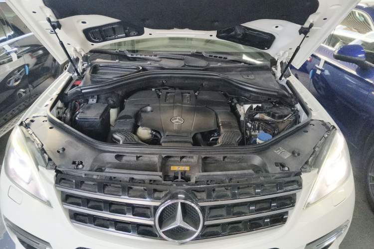 Used Mercedes-Benz M-Class 2014 ML 320 4MATIC Engine Bay