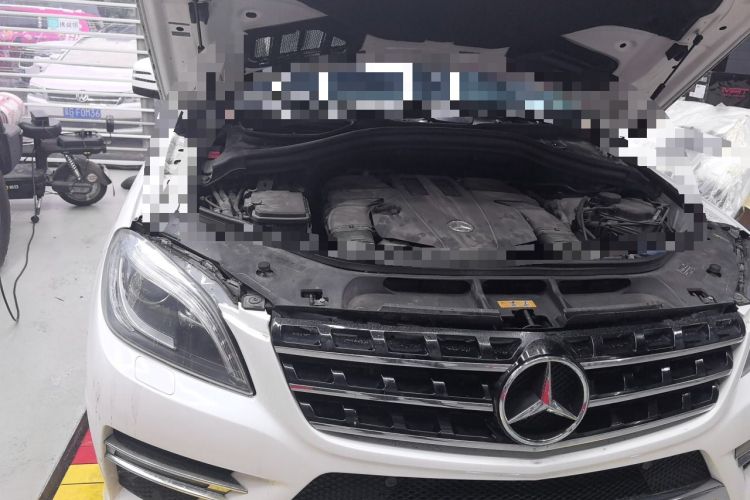 Used Mercedes-Benz M-Class 2014 ML 320 4MATIC Engine Bay Right