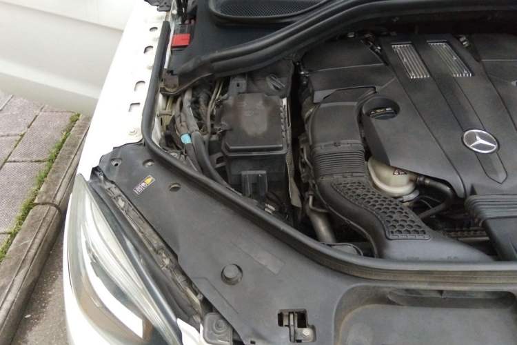 Used Mercedes-Benz M-Class 2014 ML 400 4MATIC Luxury Model Engine Bay Right