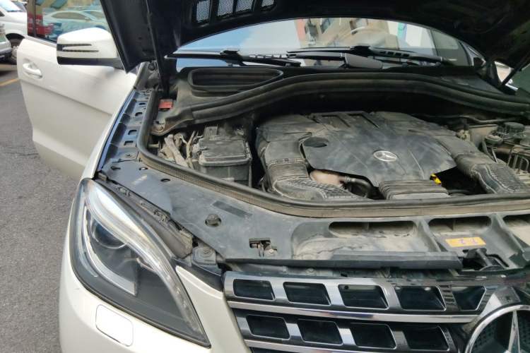 Used Mercedes-Benz M-Class 2014 ML 400 4MATIC Luxury Model Engine Bay Right