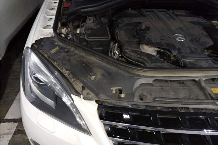 Used Mercedes-Benz M-Class 2014 ML 320 4MATIC Engine Bay Right