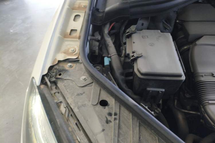 Used Mercedes-Benz M-Class 2014 ML 320 4MATIC Engine Bay Right