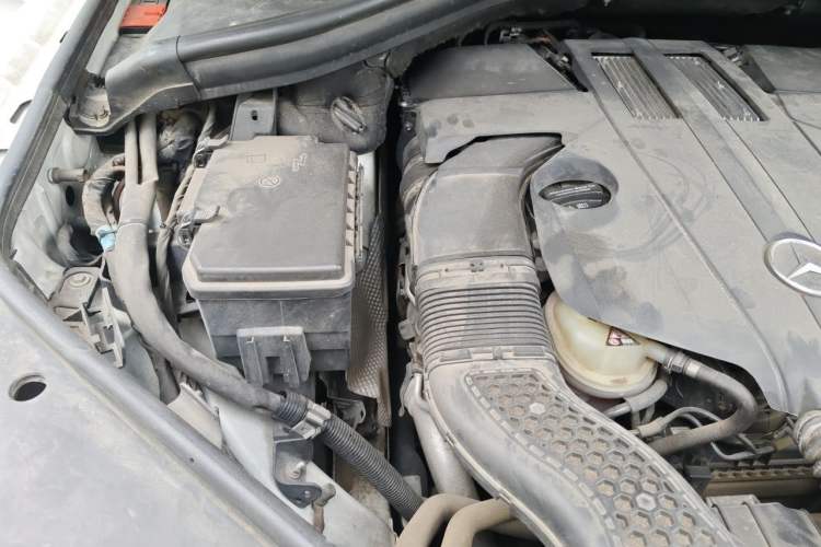 Used Mercedes-Benz M-Class 2014 ML 320 4MATIC Engine Bay Right