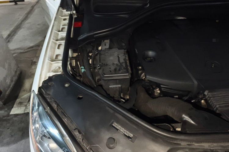 Used Mercedes-Benz M-Class  Engine Bay Right