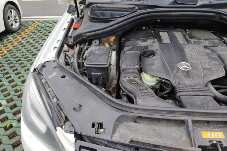 Used Mercedes-Benz M-Class 2014 ML 320 4MATIC Engine Bay Right