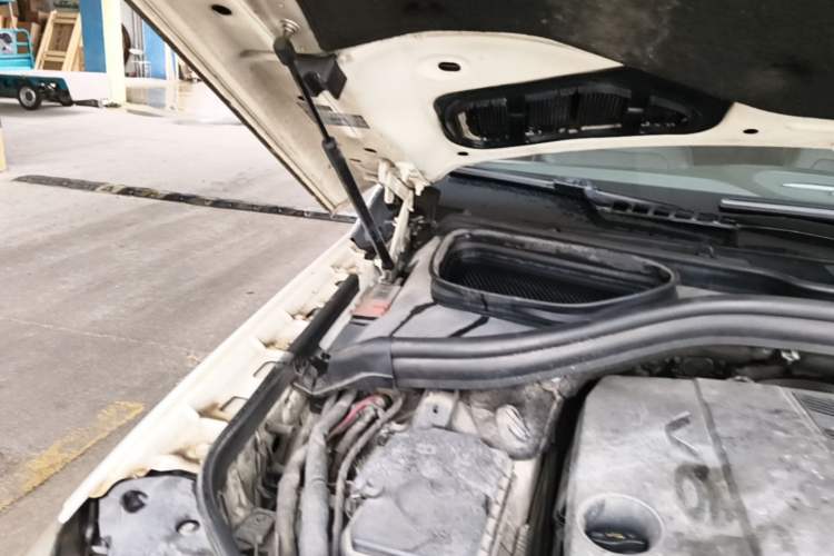 Used Mercedes-Benz M-Class 2014 ML 350 CDI 4MATIC Engine Bay Right