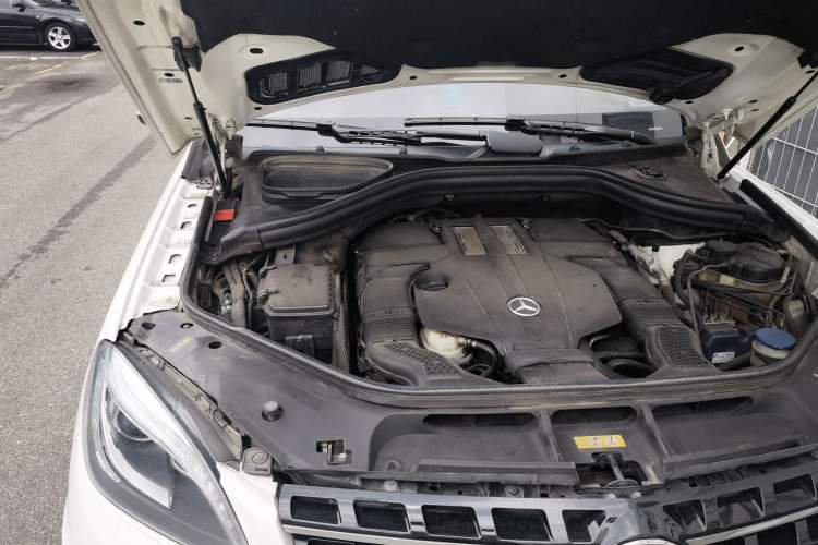 Used Mercedes-Benz M-Class  Engine Bay Right