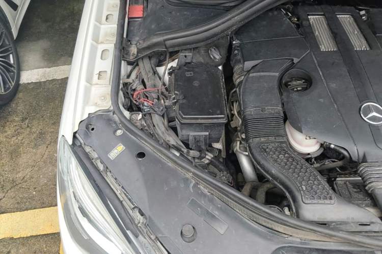 Used Mercedes-Benz M-Class 2014 ML 320 4MATIC Engine Bay Right