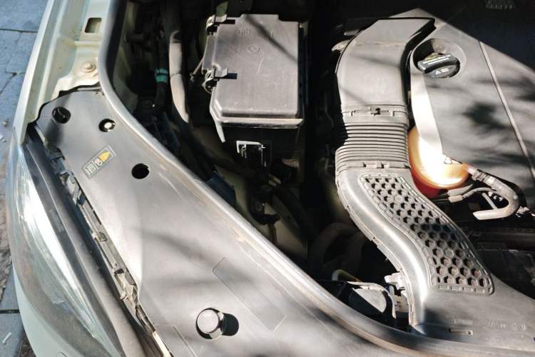 Used Mercedes-Benz M-Class 2014 ML 320 4MATIC Engine Bay Right