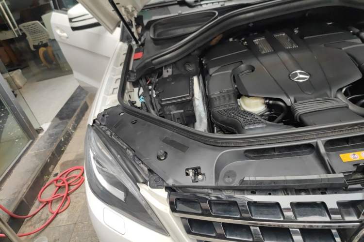 Used Mercedes-Benz M-Class 2014 ML 320 4MATIC Engine Bay Right