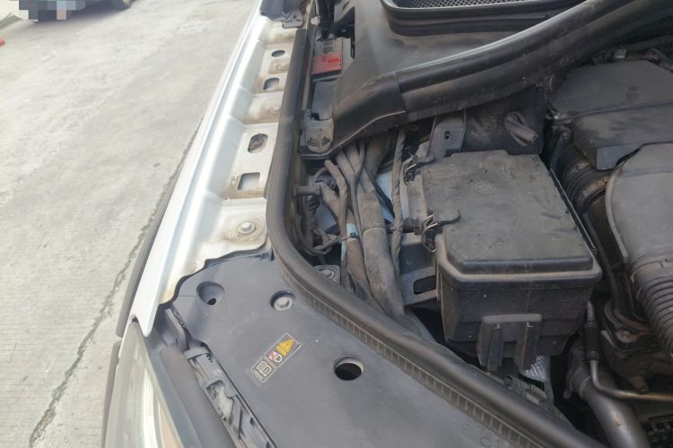 Used Mercedes-Benz M-Class 2014 ML 320 4MATIC Engine Bay Right
