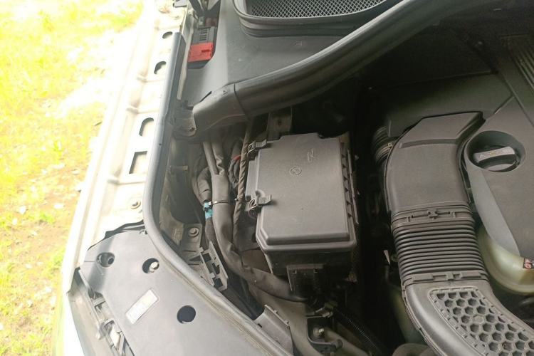 Used Mercedes-Benz M-Class 2014 ML 320 4MATIC Engine Bay Right