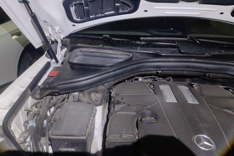 Used Mercedes-Benz M-Class 2014 ML 400 4MATIC Luxury Model Engine Bay Right
