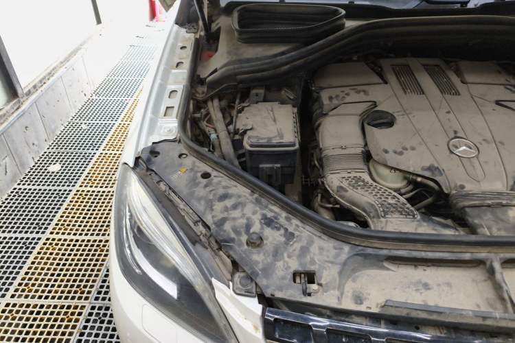 Used Mercedes-Benz M-Class 2014 ML 320 4MATIC Engine Bay Right