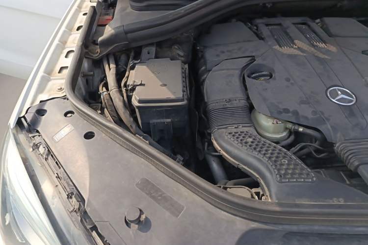 Used Mercedes-Benz M-Class 2014 ML 320 4MATIC Engine Bay Right