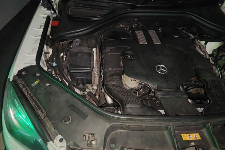 Used Mercedes-Benz M-Class 2014 ML 320 4MATIC Engine Bay Right
