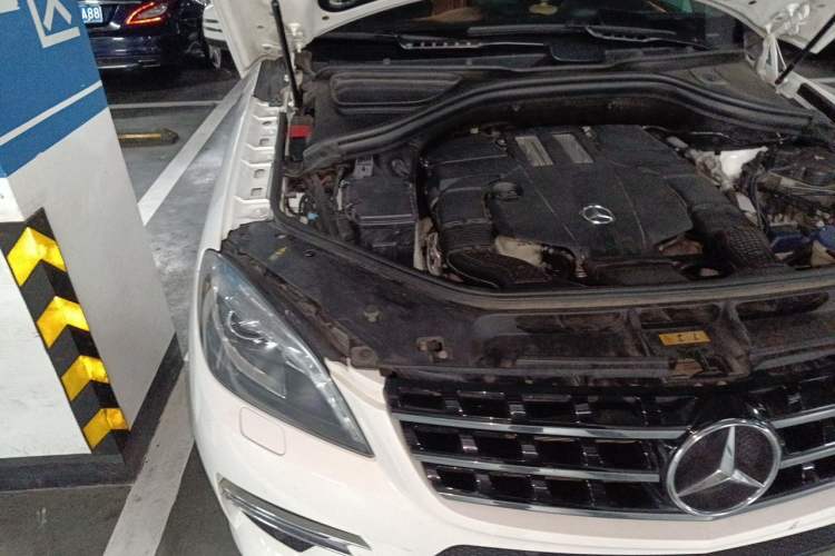 Used Mercedes-Benz M-Class 2014 ML 320 4MATIC Engine Bay Right