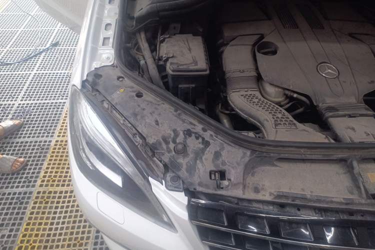 Used Mercedes-Benz M-Class 2014 ML 320 4MATIC Engine Bay Right