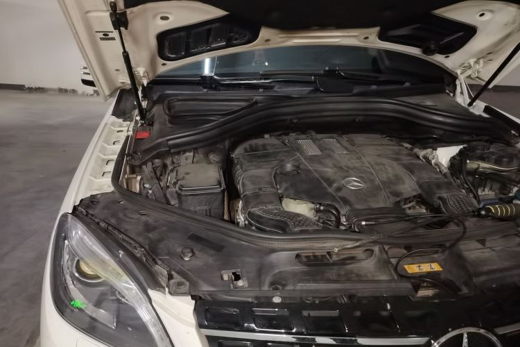 Used Mercedes-Benz M-Class 2014 ML 320 4MATIC Engine Bay Right