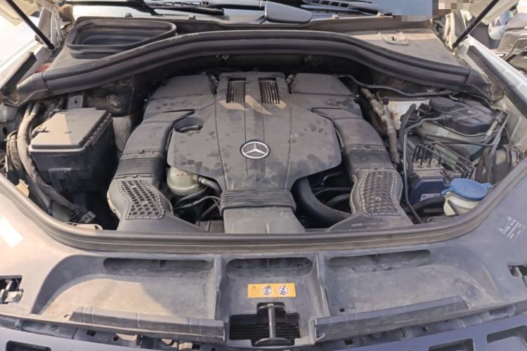 Used Mercedes-Benz M-Class 2014 ML 320 4MATIC Engine Bay