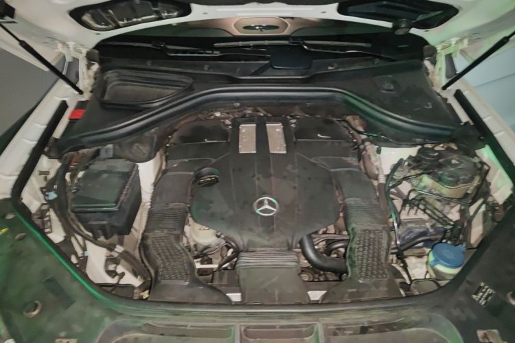 Used Mercedes-Benz M-Class 2014 ML 320 4MATIC Engine Bay