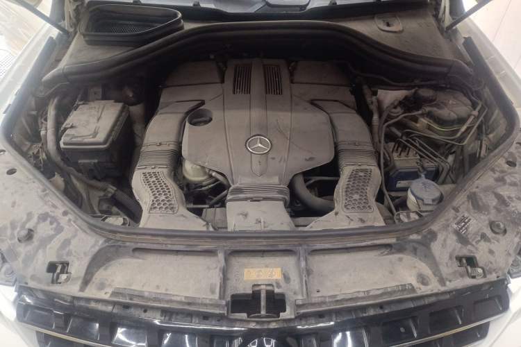 Used Mercedes-Benz M-Class 2014 ML 320 4MATIC Engine Bay