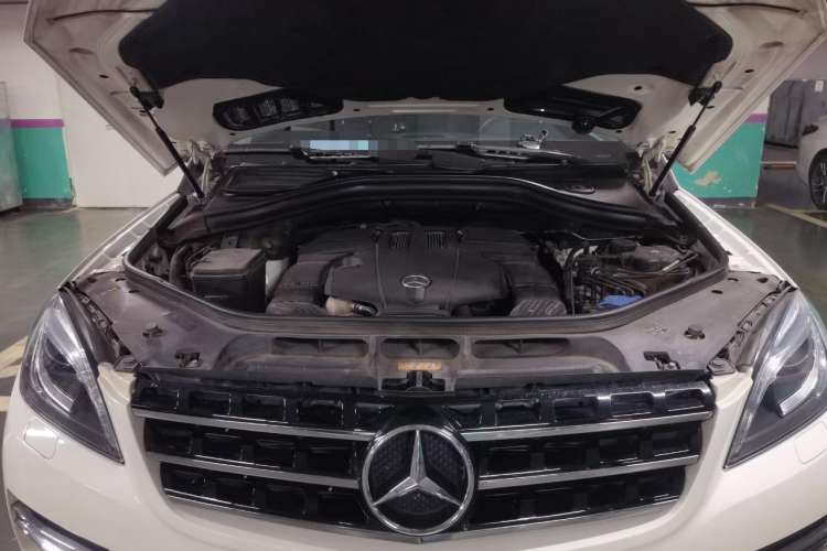 Used Mercedes-Benz M-Class 2014 ML 320 4MATIC Engine Bay