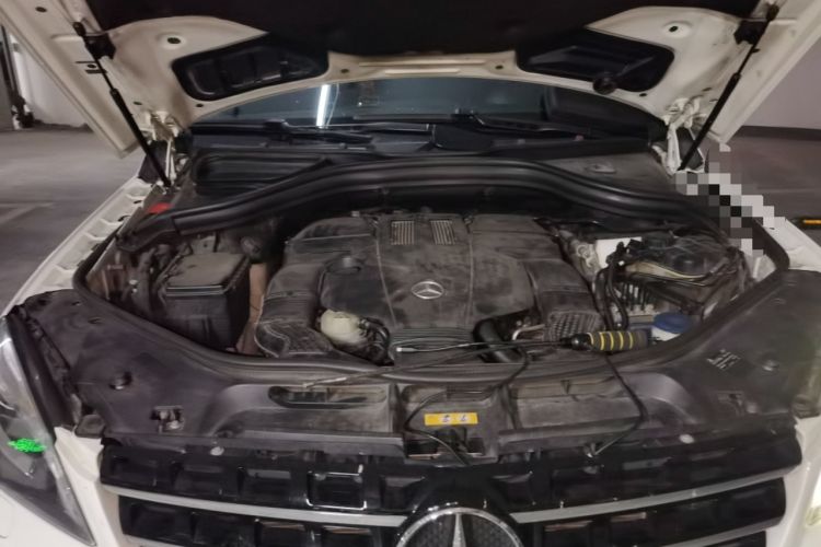 Used Mercedes-Benz M-Class 2014 ML 320 4MATIC Engine Bay