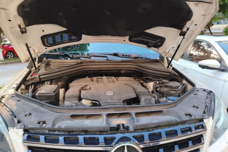 Used Mercedes-Benz M-Class 2014 ML 400 4MATIC Dynamic Model Engine Bay