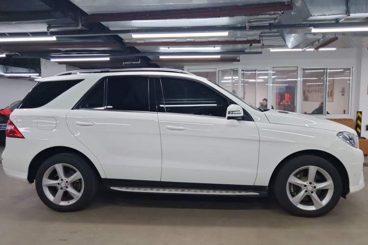 Used Mercedes-Benz M-Class 2014 ML 320 4MATIC Exterior 2