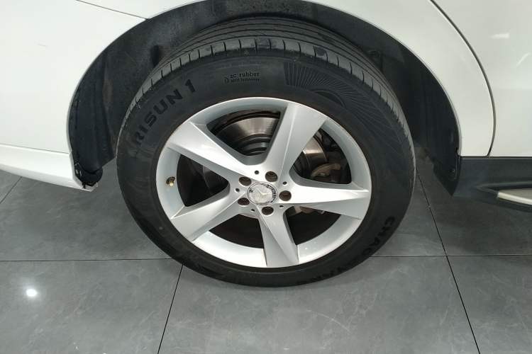 Used Mercedes-Benz M-Class 2014 ML 320 4MATIC Exterior 3
