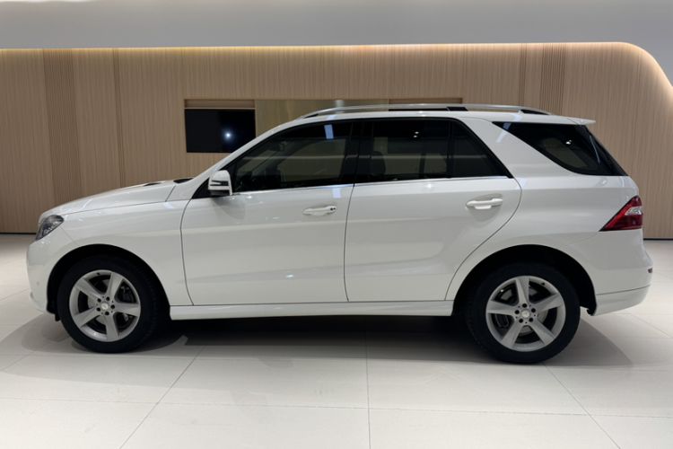 Used Mercedes-Benz M-Class 2014 ML 320 4MATIC Exterior 3