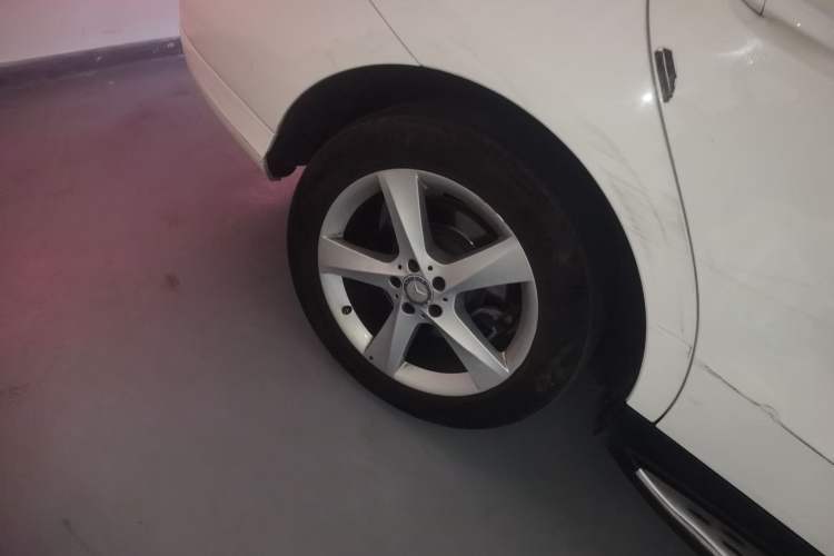 Used Mercedes-Benz M-Class 2014 ML 400 4MATIC Dynamic Model Exterior 5