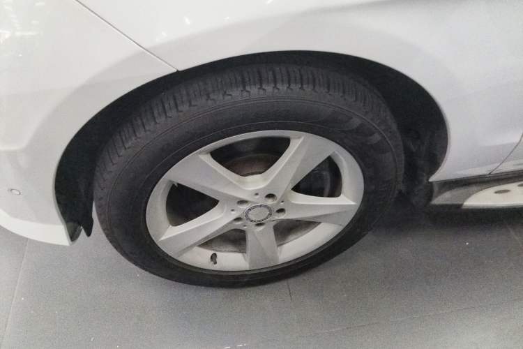 Used Mercedes-Benz M-Class 2014 ML 320 4MATIC Exterior 7