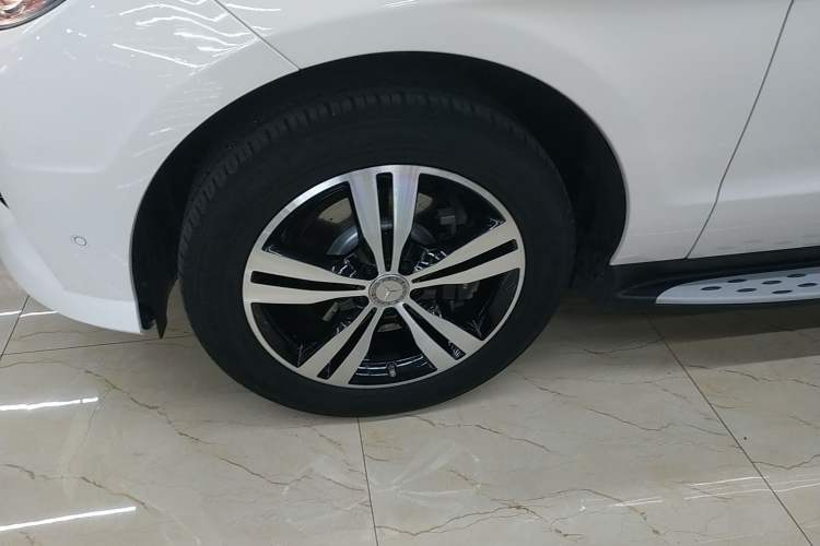 Used Mercedes-Benz M-Class 2014 ML 350 CDI 4MATIC Exterior 7