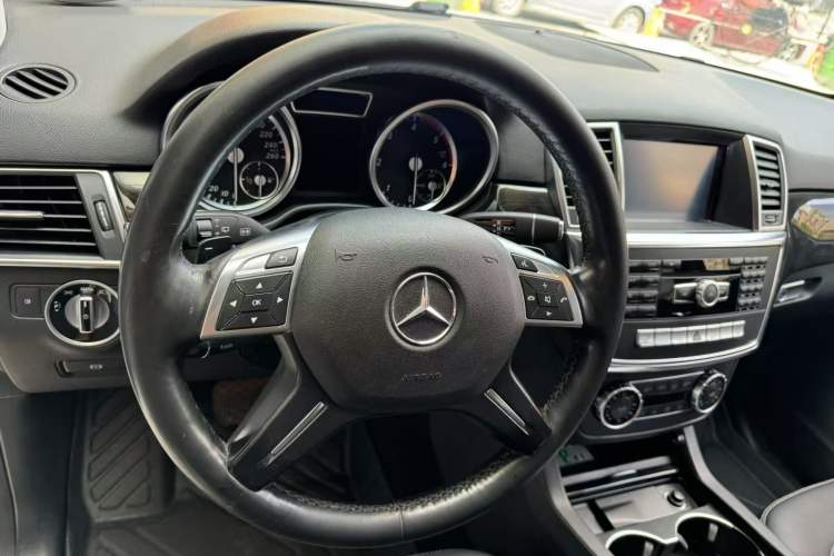 Used Mercedes-Benz M-Class 2014 ML 350 CDI 4MATIC Exterior 8
