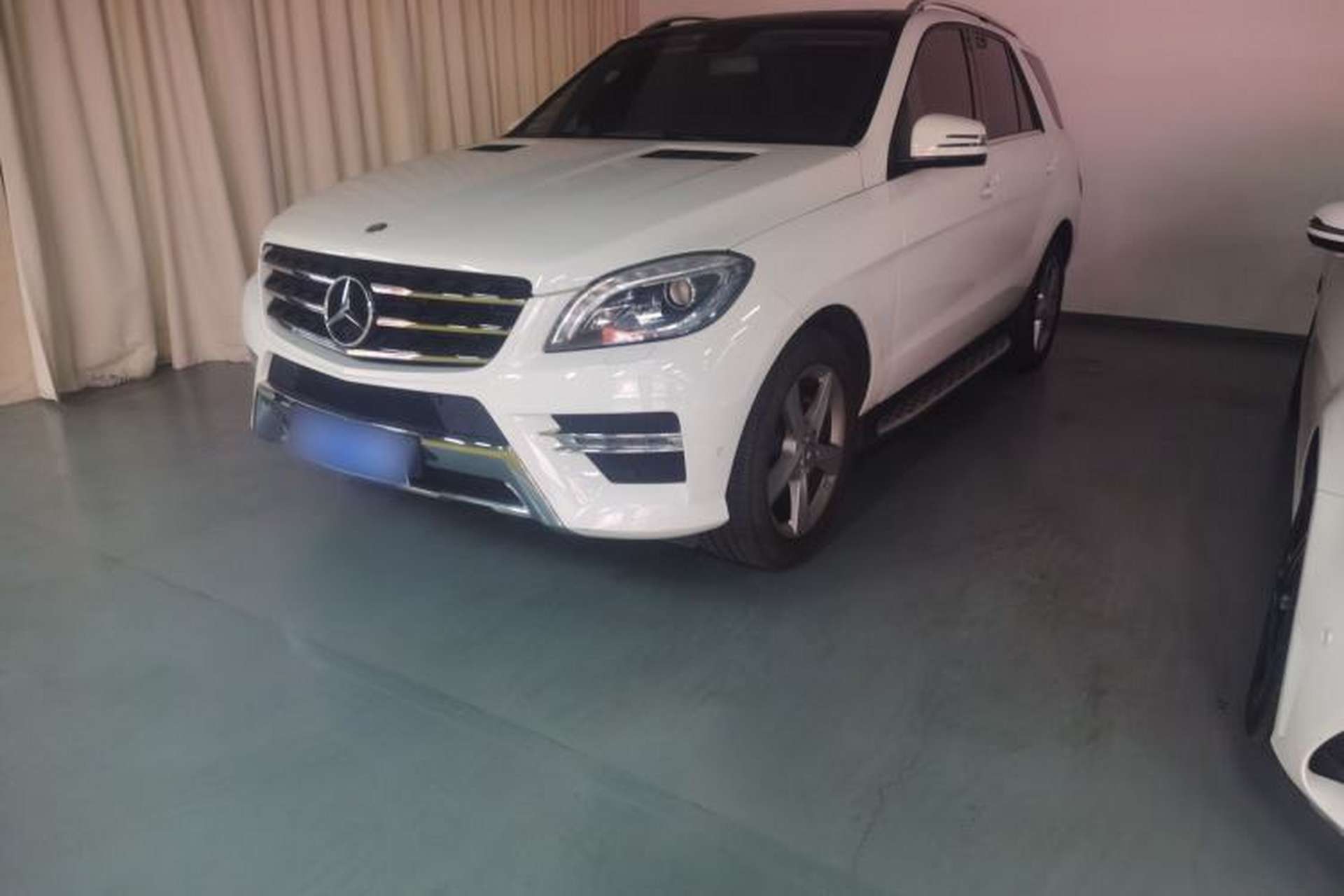 Used Mercedes-Benz M-Class 2014 ML 400 4MATIC Dynamic Model Front Left 45 Deg
