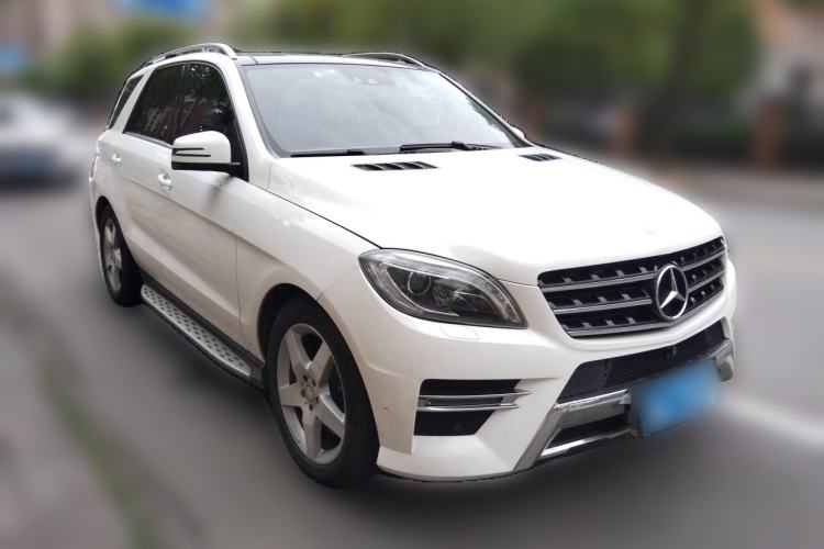 Used Mercedes-Benz M-Class 2014 ML 400 4MATIC Luxury Model Front Right 45 Deg