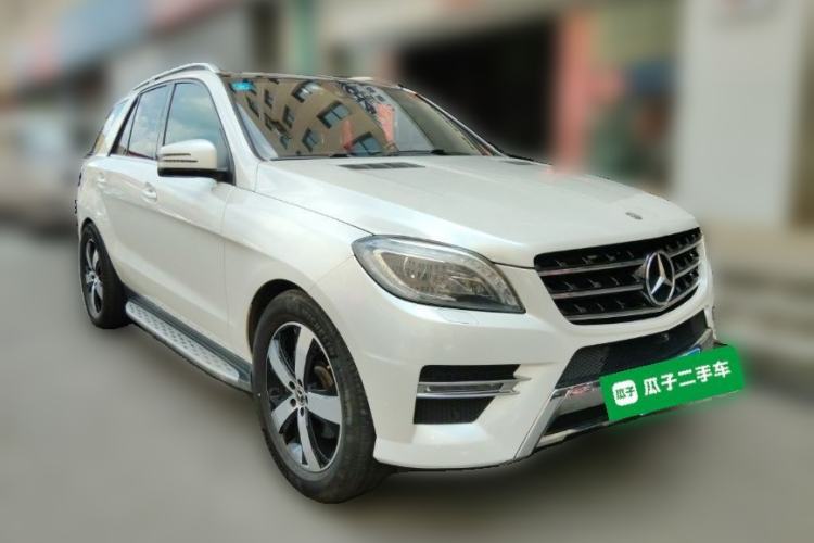 Used Mercedes-Benz M-Class 2014 ML 400 4MATIC Luxury Model Front Right 45 Deg