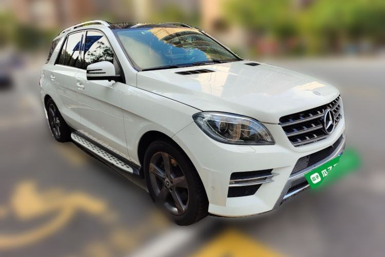 Used Mercedes-Benz M-Class 2014 ML 400 4MATIC Dynamic Model Front Right 45 Deg