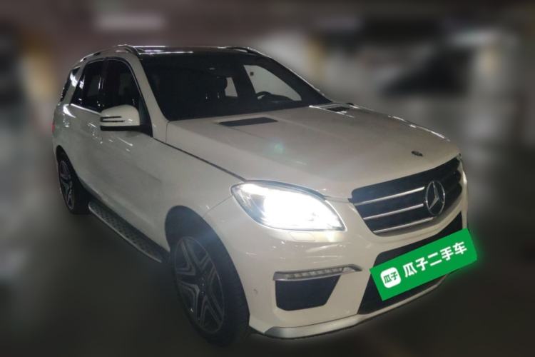 Used Mercedes-Benz M-Class 2014 ML 400 4MATIC Luxury Model Front Right 45 Deg