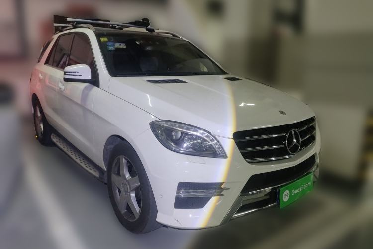 Used Mercedes-Benz M-Class 2014 ML 400 4MATIC Luxury Model Front Right 45 Deg