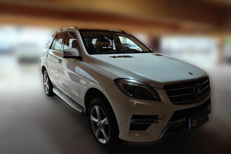 Used Mercedes-Benz M-Class 2014 ML 400 4MATIC Dynamic Model Front Right 45 Deg