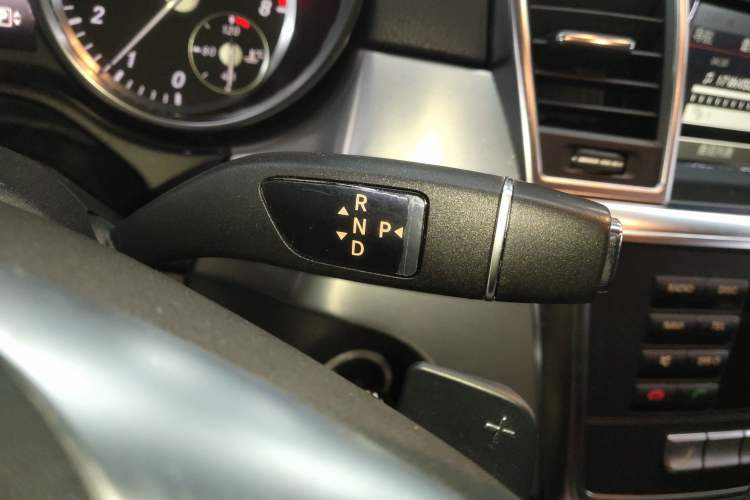 Used Mercedes-Benz M-Class 2014 ML 320 4MATIC Gear Lever