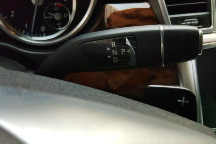 Used Mercedes-Benz M-Class 2014 ML 400 4MATIC Luxury Model Gear Lever