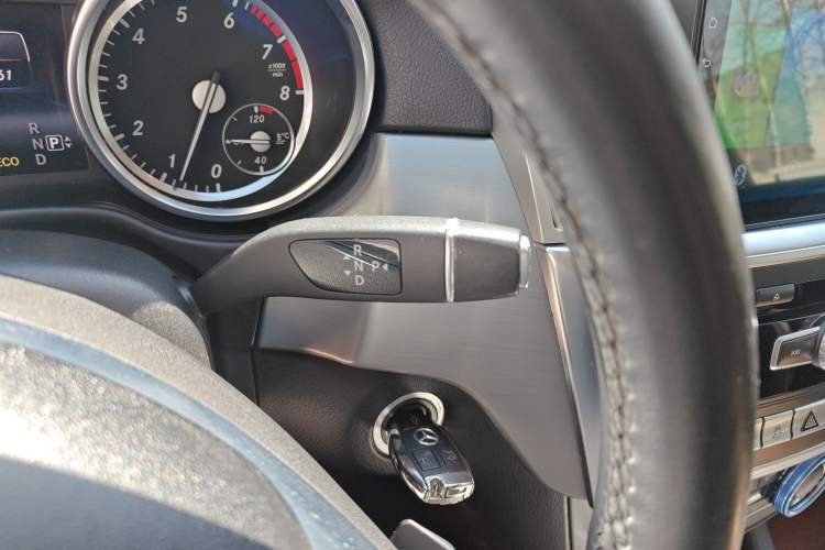 Used Mercedes-Benz M-Class 2014 ML 320 4MATIC Gear Lever