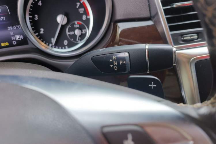 Used Mercedes-Benz M-Class 2014 ML 400 4MATIC Dynamic Model Gear Lever