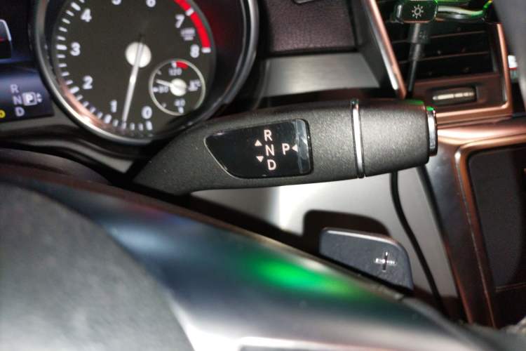 Used Mercedes-Benz M-Class 2014 ML 320 4MATIC Gear Lever