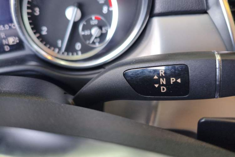 Used Mercedes-Benz M-Class 2014 ML 320 4MATIC Gear Lever