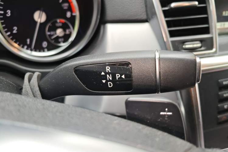 Used Mercedes-Benz M-Class 2014 ML 320 4MATIC Gear Lever